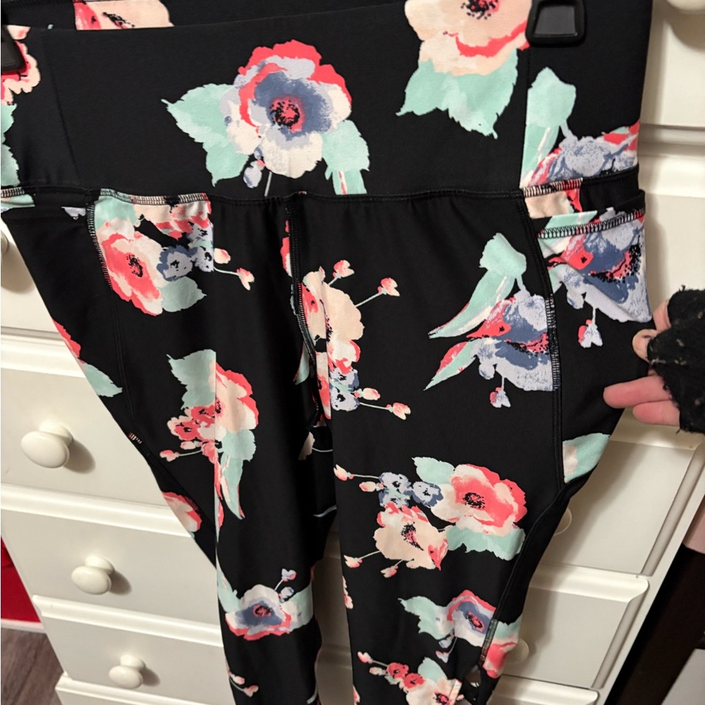 Vivo Floral Black Leggings
